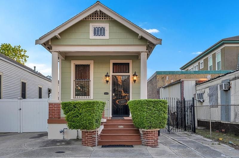 2715 Palmyra St, New Orleans, LA 70119 Zillow