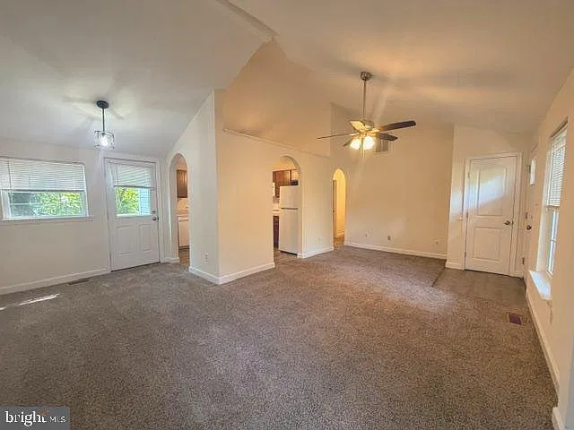 3 bed, 1.0 bath, 920 sqft, $1,195 — Photo 2