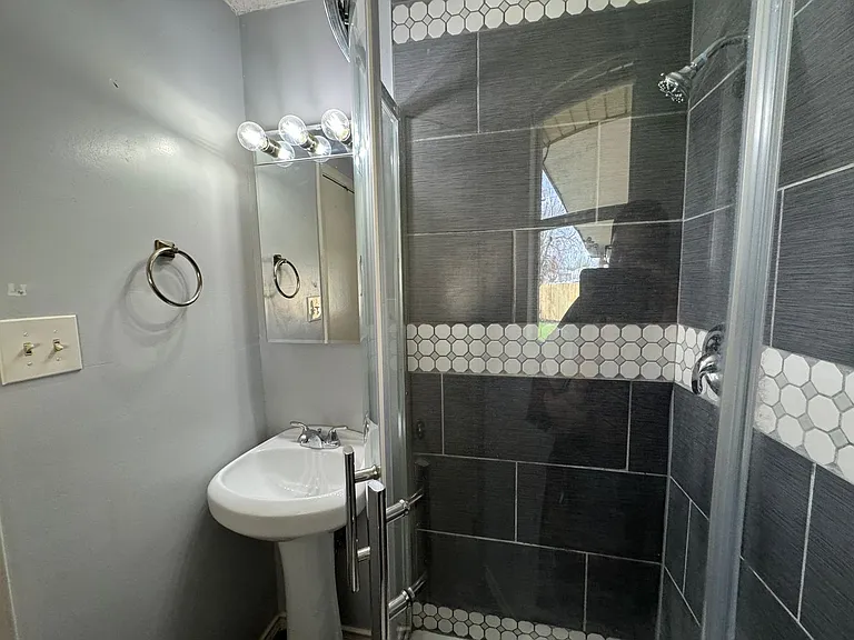 1402 Hammond Dr — Photo 22