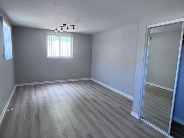 2220 W Victory Blvd #M2