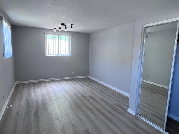 2220 W Victory Blvd #M2, Burbank, CA 91506