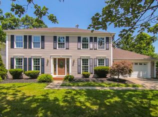 16898 S Red Oak Dr, Strongsville, OH