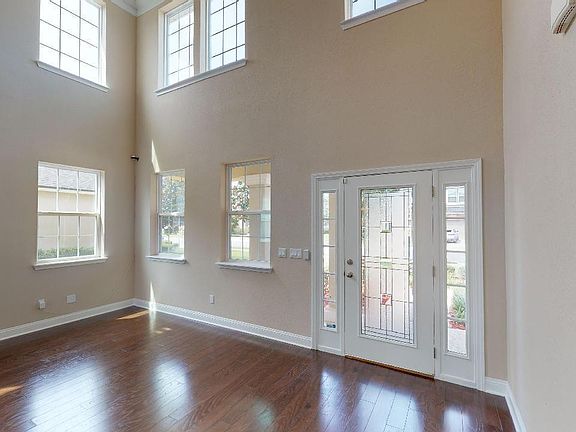 3rd image of 4640 Karsten Creek Dr