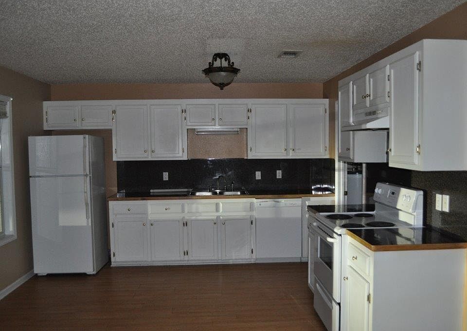 2nd image of 115A Eli St