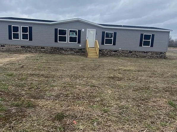 673 Opal Rd, Red Springs, NC 28377