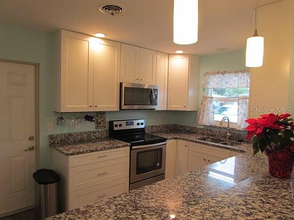 4th image of 631 Michigan Dr S
