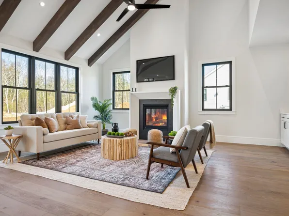 38 Trails Edge Road, Windham, NH 03087