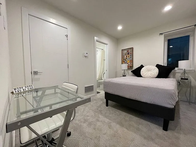2214 S Charles St — Photo 13