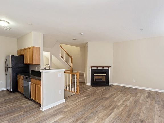 5th image of 14206 Hampshire Hall Ct Unit G-304