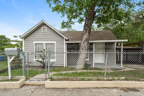 614 N Sabinas St Photo 1