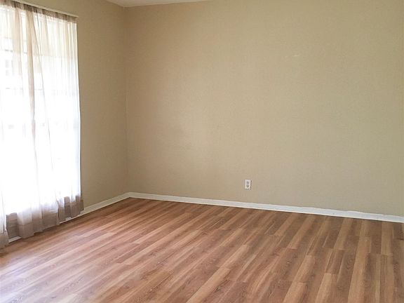 2nd image of 4403 Hampstead St