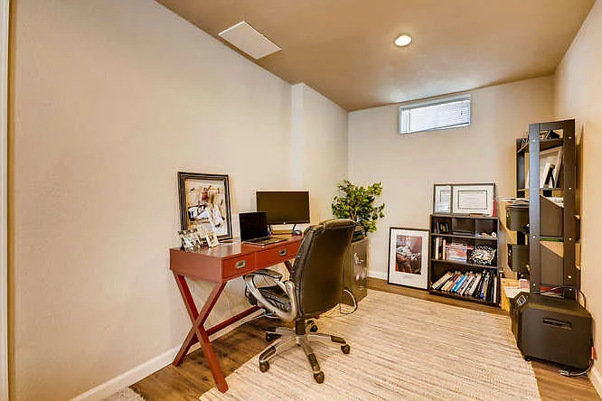1370 Xanthia St — Photo 25