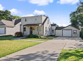 3131 Lafayette Dr, Trenton, MI 48183