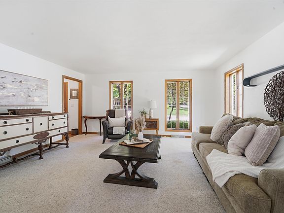 3rd image of 506 S Covenant Ln