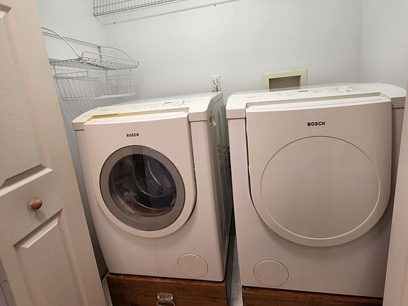 2nd image of 1523 Clifford Dr #1