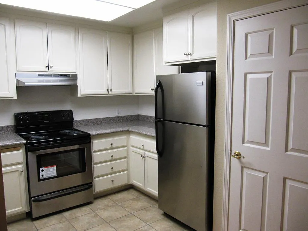 Building Photo - 174 El Dorado Ave #2