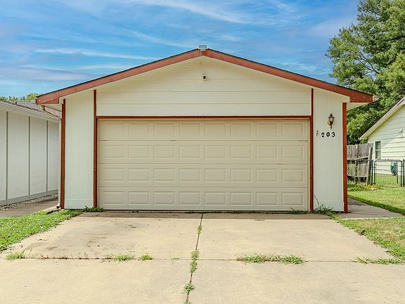 2nd image of 203 S Westview Dr