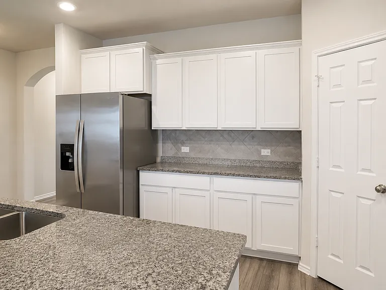 8915 Hidden Oaks Dr — Photo 5