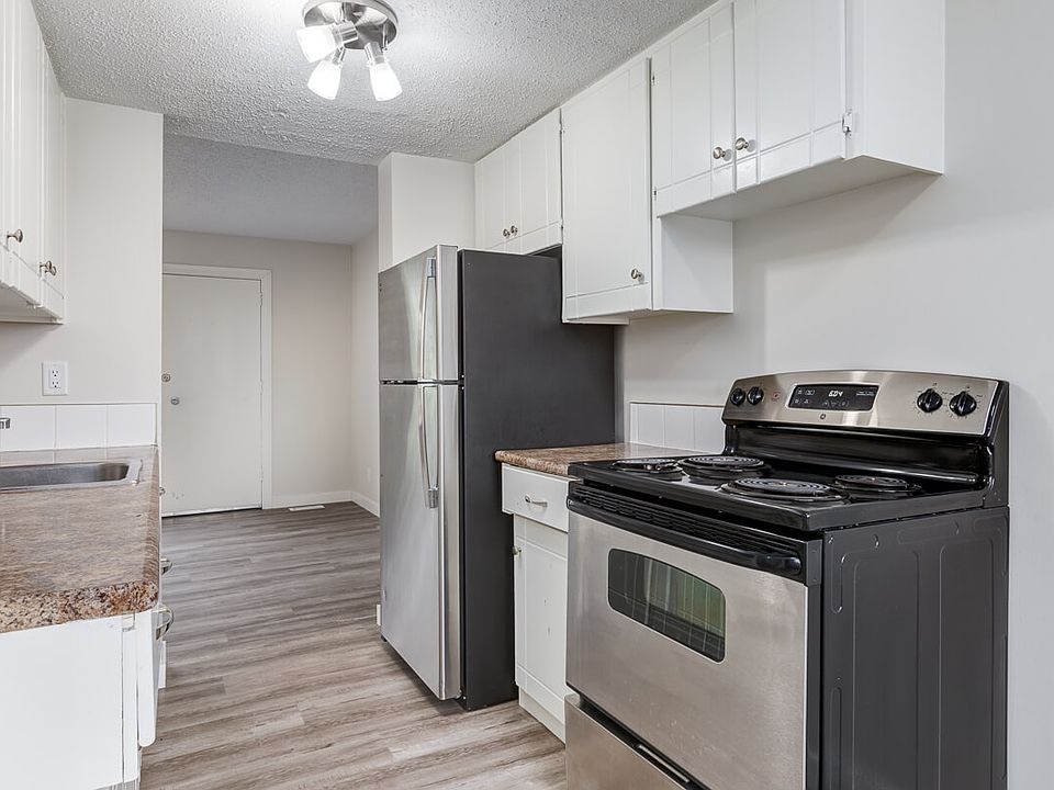 1st image of 602 Laurier St W #604