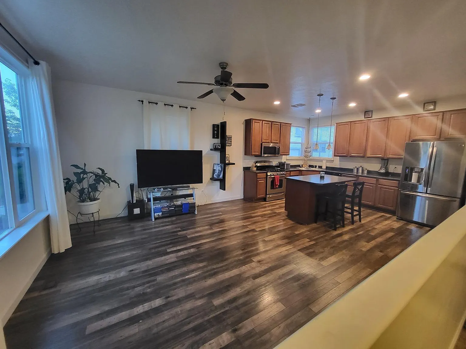 3 bed, 3.5 bath, 2500 sqft, $2,600 — Photo 4