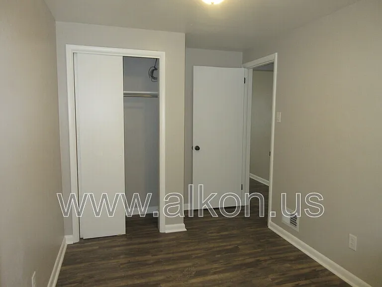 1097 Roseanne Ave — Photo 13