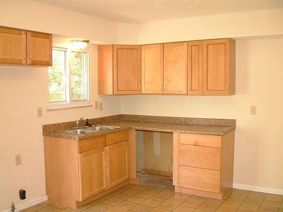 2nd image of 3301 S Parker Ave