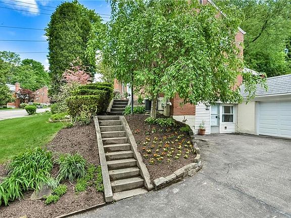 3rd image of 208 Park Pl