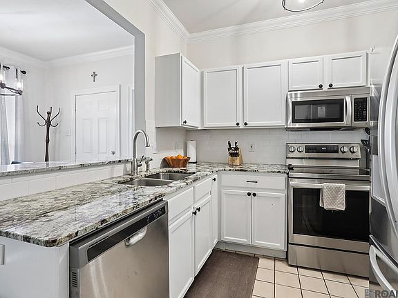 5th image of 4464 Highland Rd APT 801