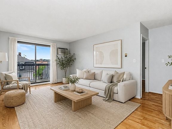 4th image of 10 William St #37