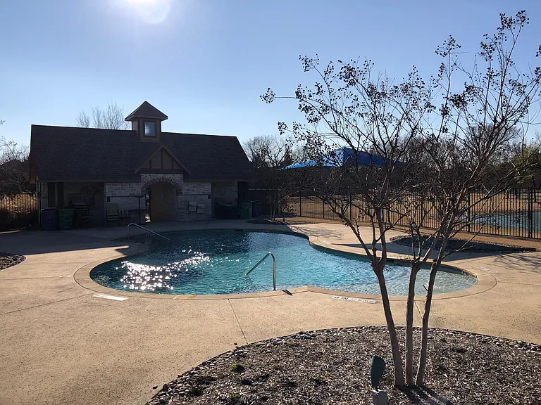 5428 Locust Dr — Photo 22