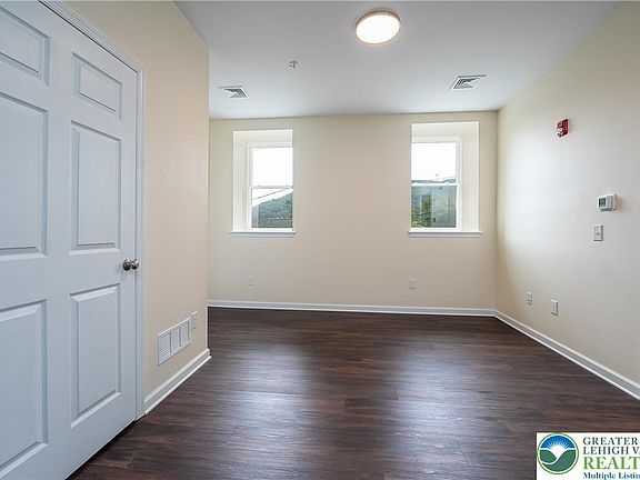 5th image of 418 E Race St #7