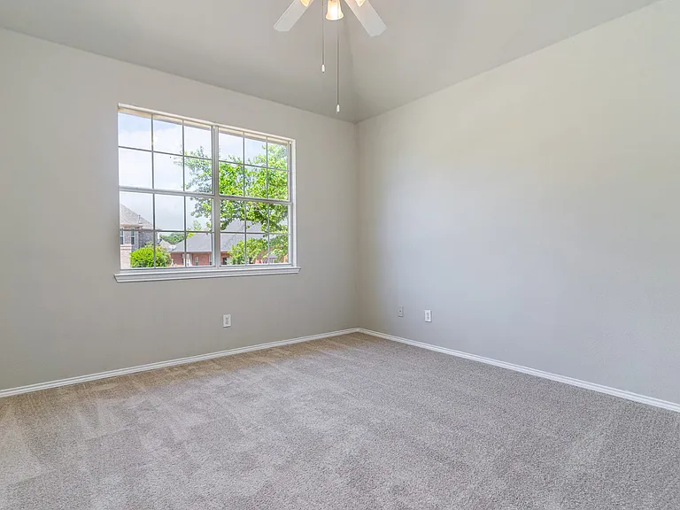 2416 McCarran Dr — Photo 35