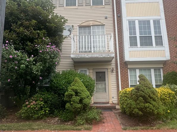 38 Walnut St #1
