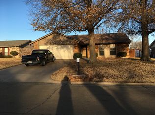 832 Crestview Dr, Cushing, OK 74023
