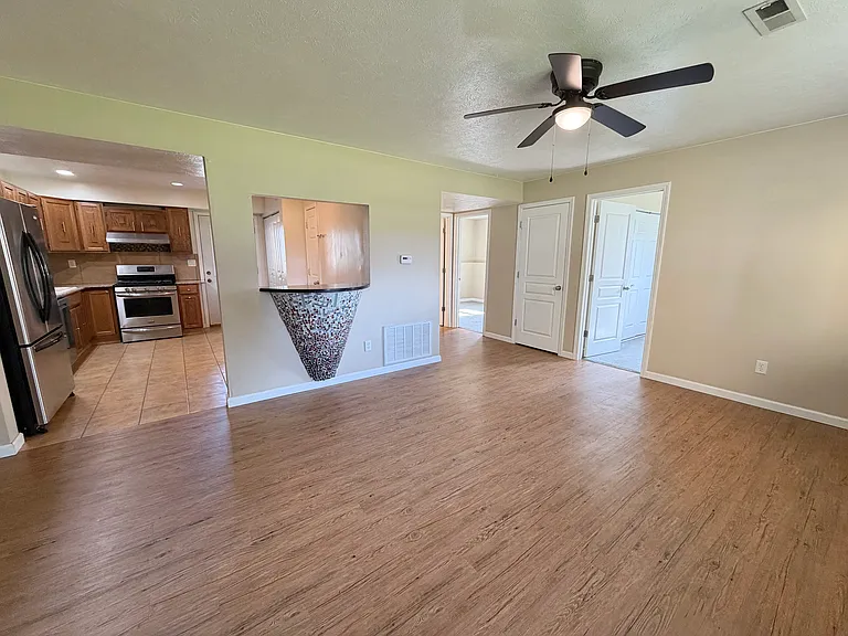 801 Deerfield Rd #6 — Photo 6