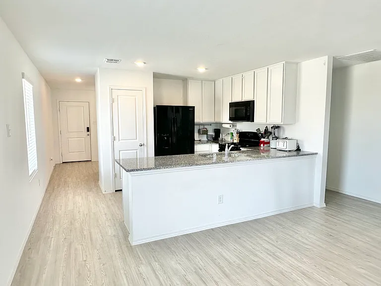4152 Silverstein St — Photo 8