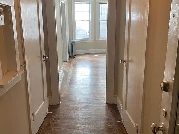 5th image of 1229 Chestnut St #204R
