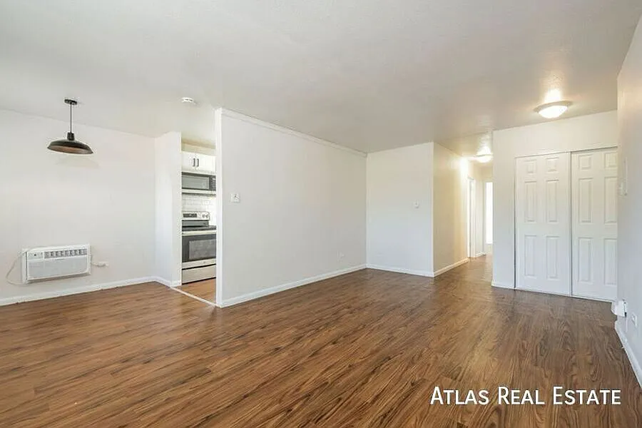 Save $1200!! Updated Apartment Near Regis University with Modern Finishes & Spacious Layout! — Photo 4