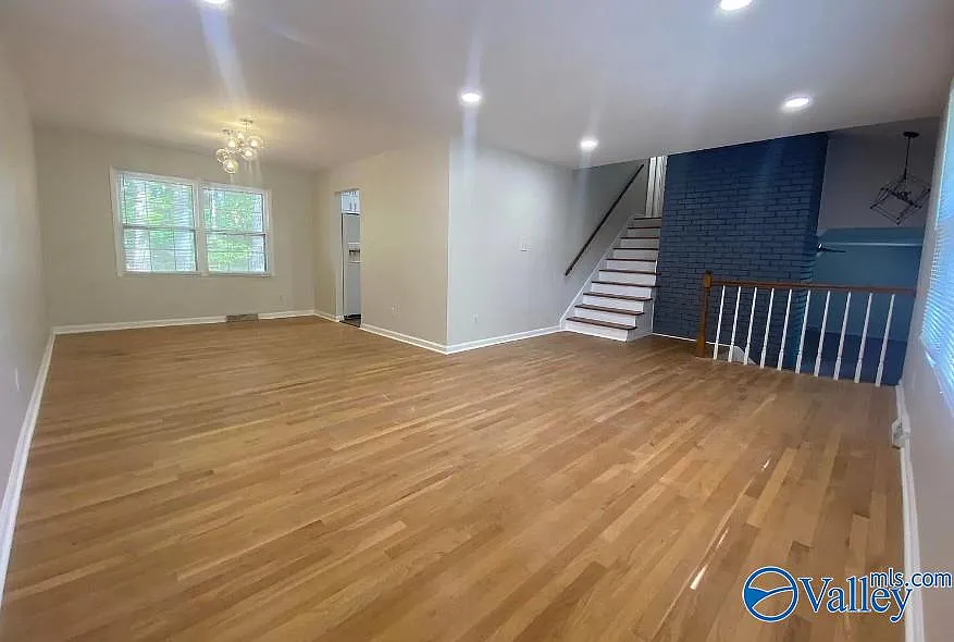 5 bed, 3.5 bath, 3134 sqft, $2,400 — Photo 2
