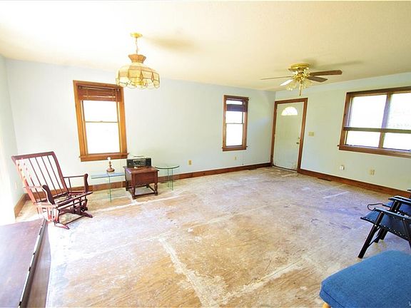3rd image of 597 Eisenhower Ave