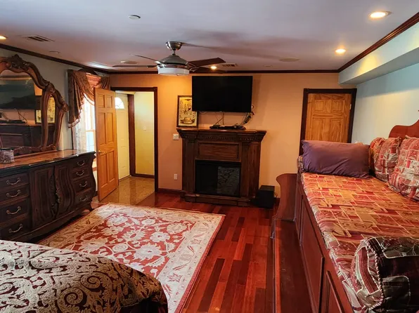 56-26 Van Cleef Street image 16 of 28