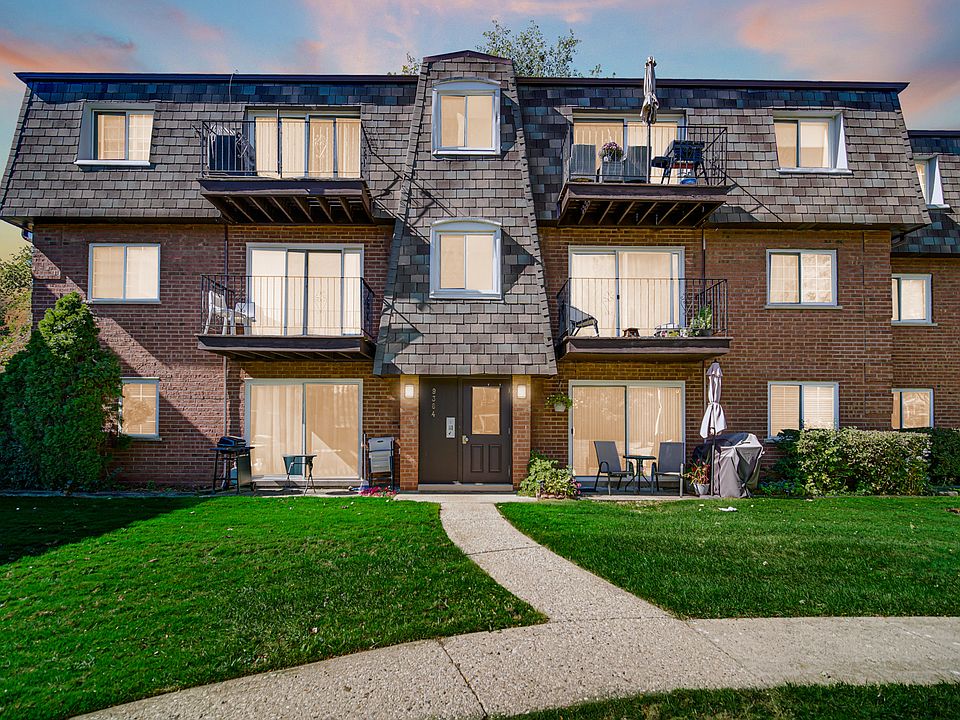 1st image of 9384 Bay Colony Dr #1S