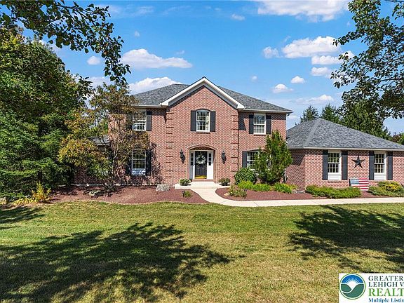3rd image of 3519 Sharon Cir N