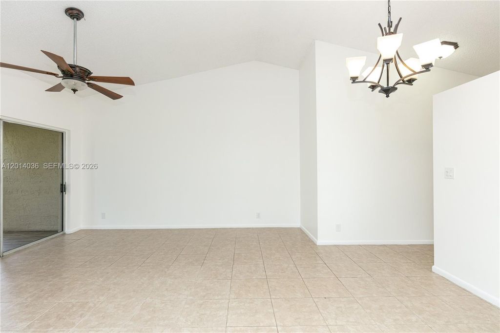 717 Gardens Dr APT 201, photo 7