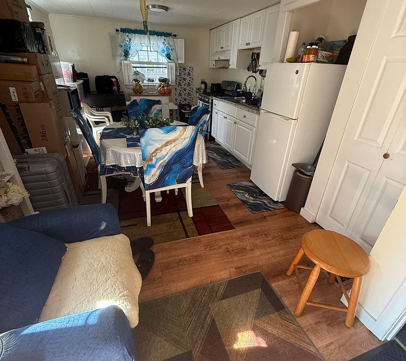 2nd image of 280 Winter St