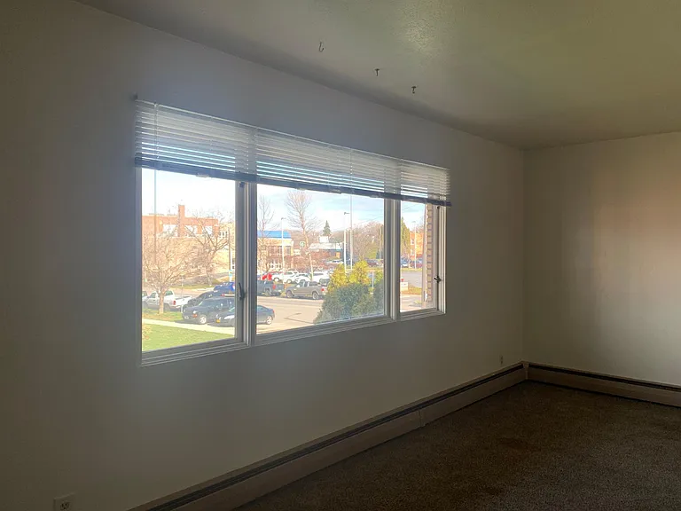 527 E Main St #5 — Photo 2