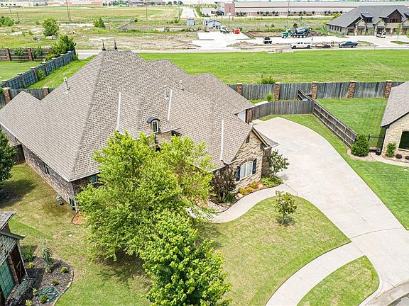 3rd image of 3001 White Cedar Ct