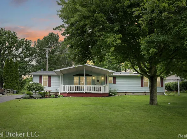 12107 Belann Ct, Clio, MI 48420