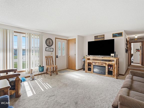 5th image of 245 Fairlawn Dr