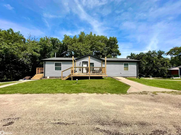 4092 Western Dr, Brooklyn, IA 52211